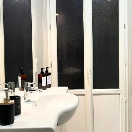 Le Charme D'antan - Terrasse - Balcon - Hypercentre شقة إفرو